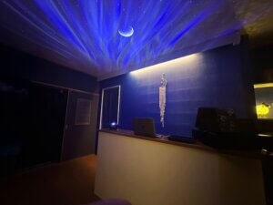 日本一、予約が取れないヘッドスパ店が認定した"ヘッドマイスター"のいるお店 - ふわ月八戸店