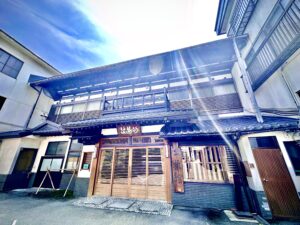 太宰治も訪れた青森の名宿 - ヤマニ仙遊館の魅力