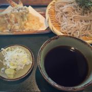 峠の茶屋で絶品の蕎麦を味わう